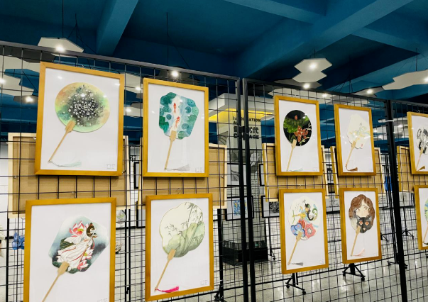 “艺”起向未来——艺术设计部举办优秀作业作品展