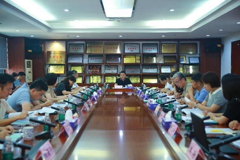 激发潜能，共谋发展  我校召开全体中层干部大会